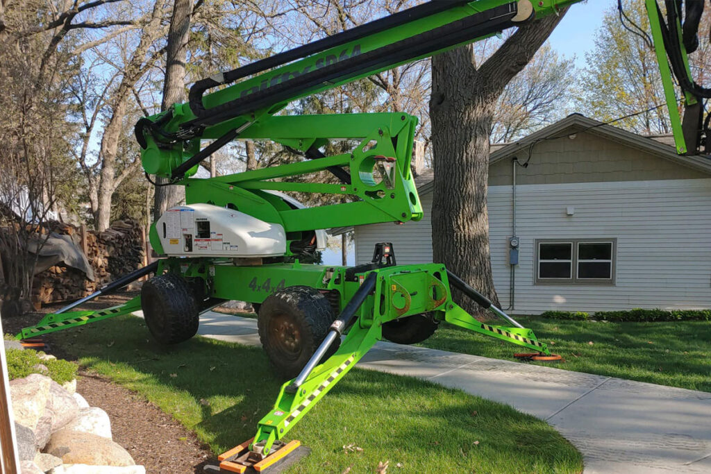 Green machine to cut down red oak tree